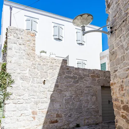 Authentic 18th Century Stone - Murter Island بيت للعطل *